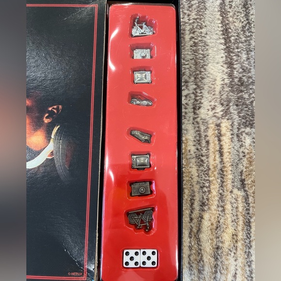 Stranger Things Monopoly board game - Picture 4 of 6